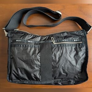 Le Sportsac Black Nylon Crossbody Purse Zippered Pockets Travel Bag EUC